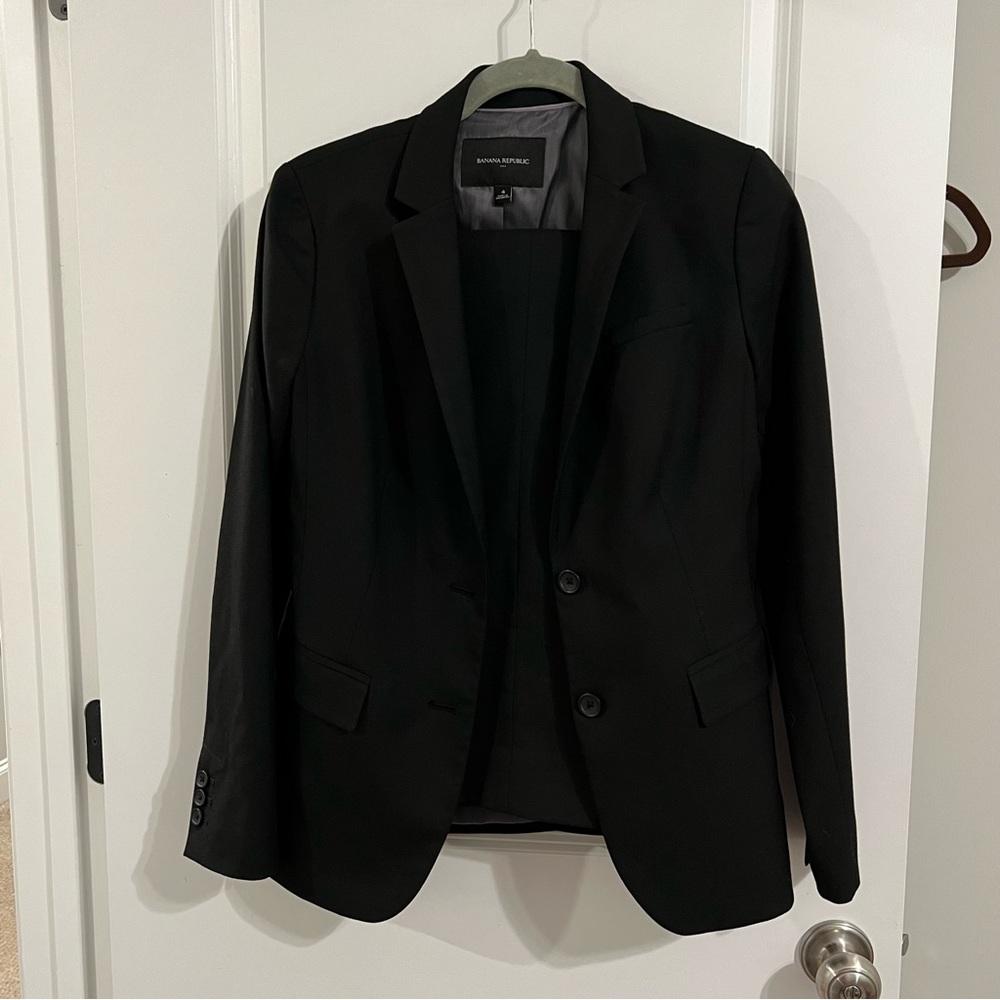 2 piece Banana Republic Factory suit set (pants and blazer)
